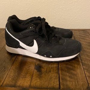 Women Nike Venture Runner Black Size 8